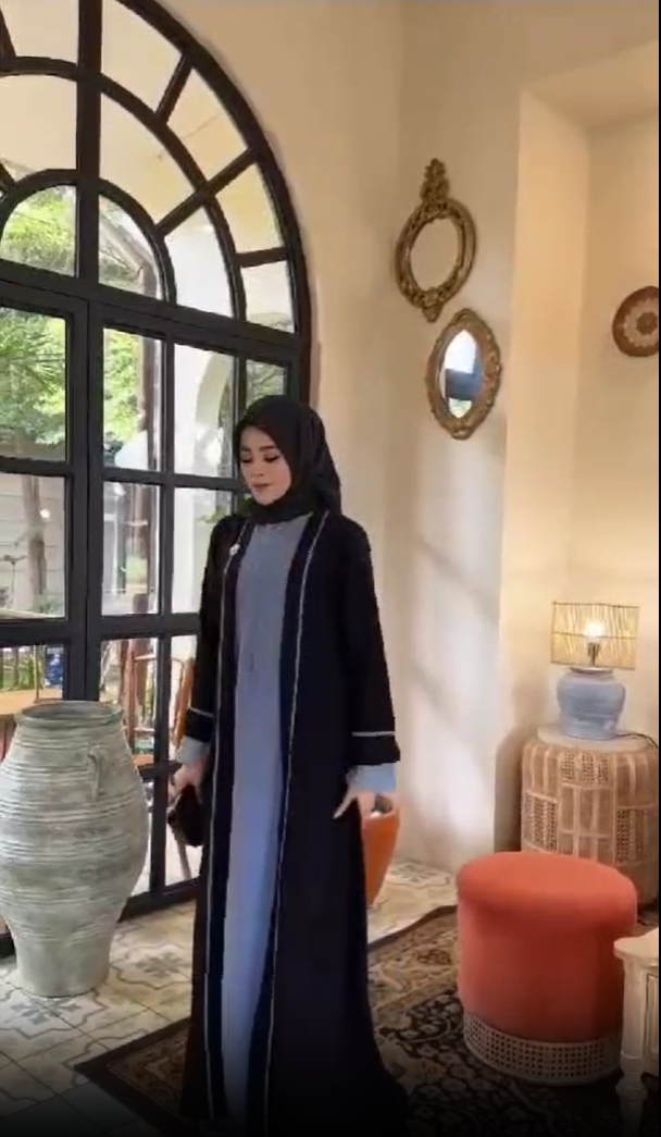 Long Shrug Abaya with Inner Layer